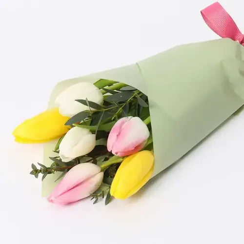Beautifully wrapped tulip bouquet for online delivery in UAE