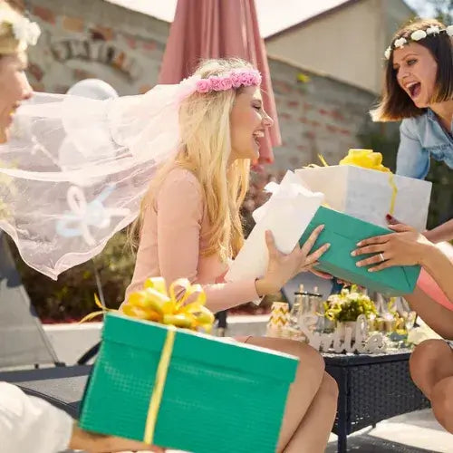 Wedding gifts online in Dubai & UAE – Send thoughtful gifts for couples, brides, and grooms at Giftshop.ae