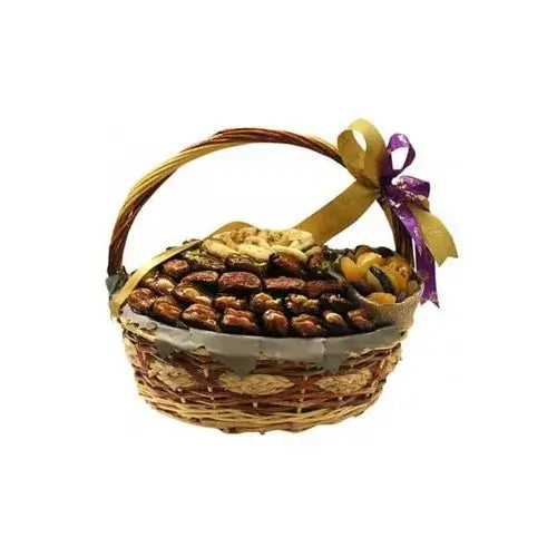 Gift basket with premium F16 & Apricot dates in a jute bag from giftshop.ae (UAE delivery)