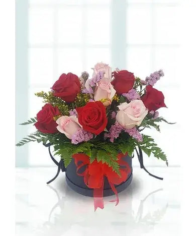  Pink and red rose bouquet in a black box (Pink & Red Rose Bouquet Dubai - giftshop.ae)
