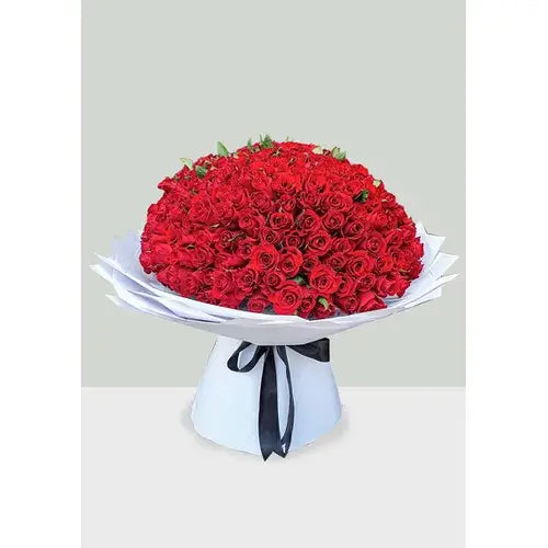  Large bouquet of 200 red roses with optional colored wrapping (giftshop.ae).