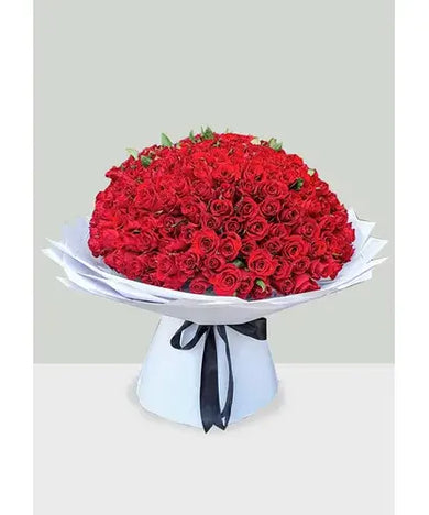  Large bouquet of 200 red roses with optional colored wrapping (giftshop.ae).