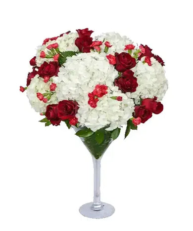 Red rose and white hydrangea bouquet in a vase (Romantic Flowers Dubai - giftshop.ae).