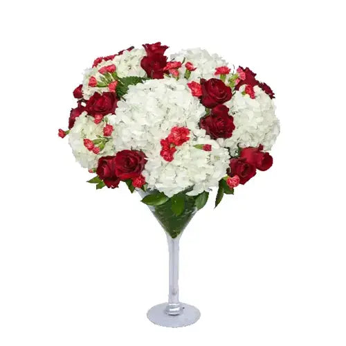 Red rose and white hydrangea bouquet in a vase (Romantic Flowers Dubai - giftshop.ae).