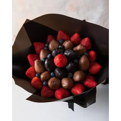 Berry & chocolate gift bouquet with fresh strawberries and blueberries (giftshop.ae)