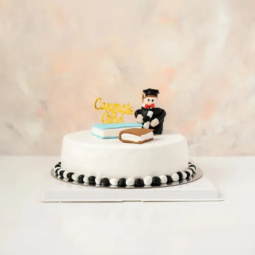 Graduation theme chocolate cake 1kg - best graduation gift in UAE