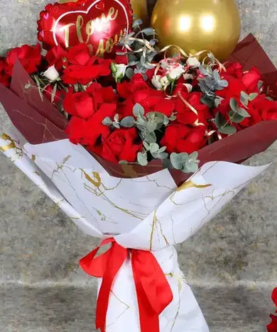 Red rose and white spray rose bouquet with love balloon and gift wrap. Dubai flower delivery (UAE).