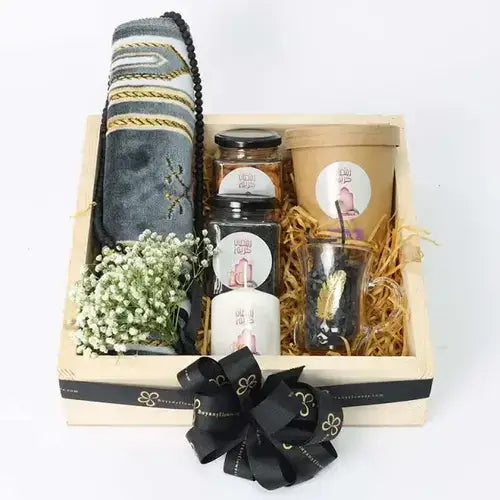 Premium Ramadan Gift Hamper with Prayer Mat, Tea, and Medjool Dates – UAE