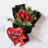 Romantic bouquet with red roses, "I love you" balloon & black gift wrap. Dubai flower delivery (UAE).