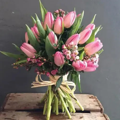 Send Tulip Bouquet Online in UAE – Fresh Pink Tulips